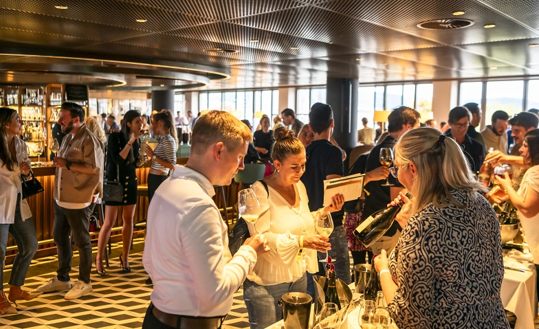 Event-Image for 'CHAMPAGNE & FRIENDS'