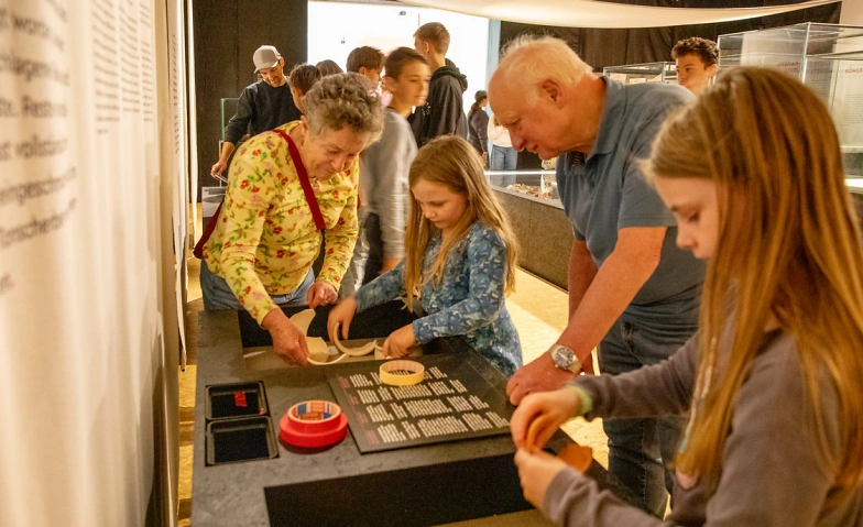 Event-Image for 'Familien-Rundgang mit Übersetzung in Gebärdensprache'